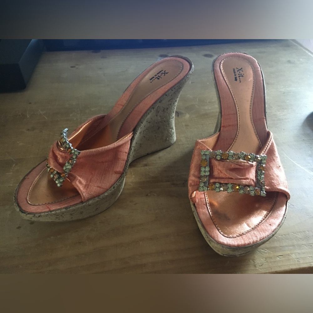 Vegas, baby! FABULOUS satin & rhinestone platform slides from X-it - Picture 10 of 13